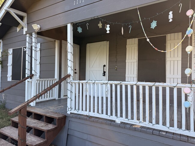 Building Photo - 1111 S Interurban St