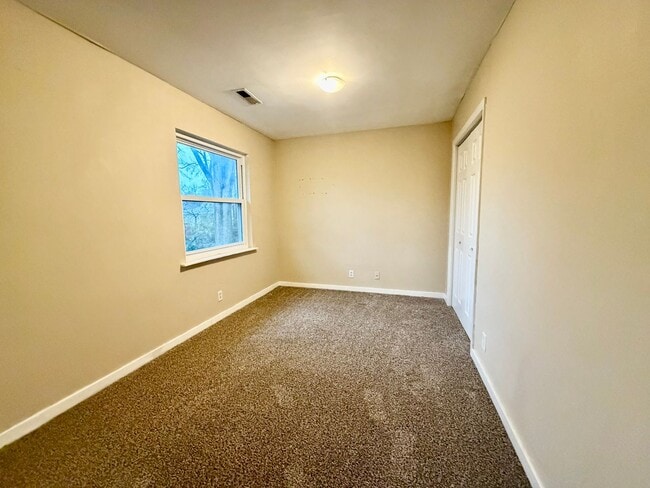 Building Photo - Nice Split Level Home in Huntsville! Fenced Yard and 2 car garage!