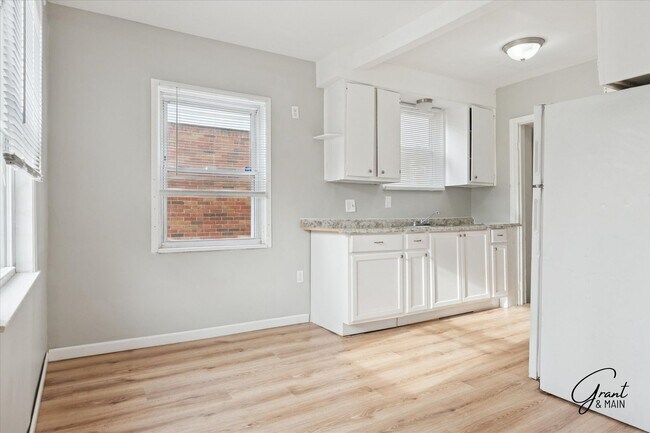 Building Photo - $1300 3 bedroom bungalow