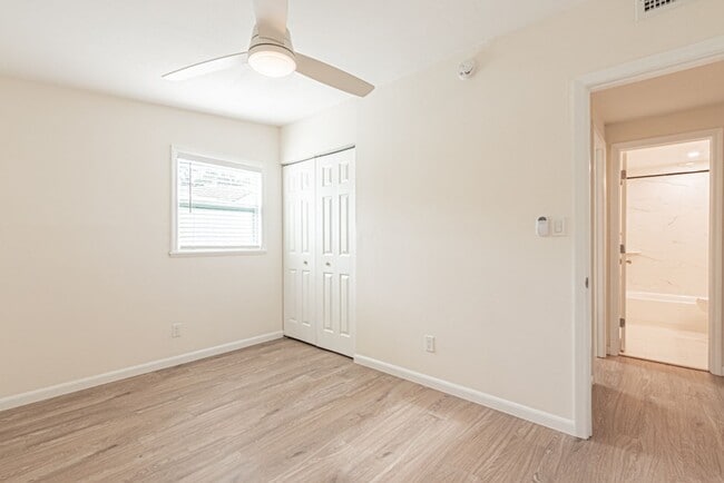 Building Photo - Annual Rental – Pet-Friendly Charming Napl...