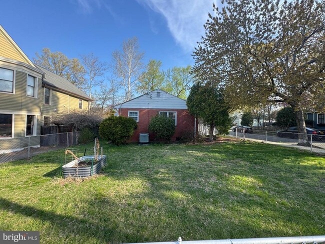 Building Photo - 2000 La Grande Ave