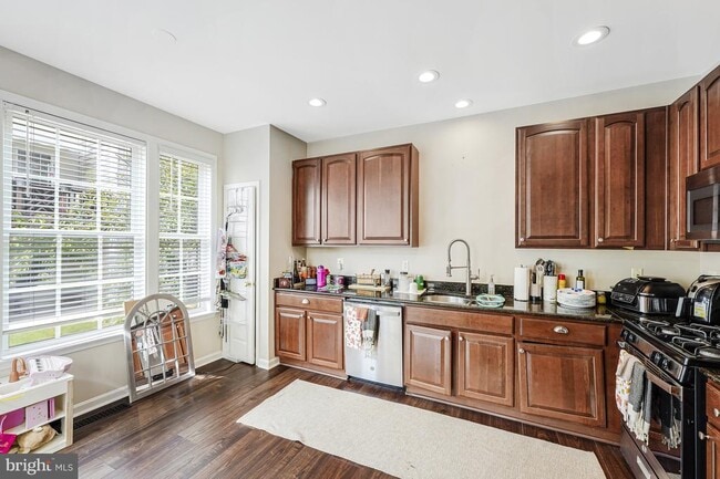 Building Photo - 20377 Cottswold Terrace