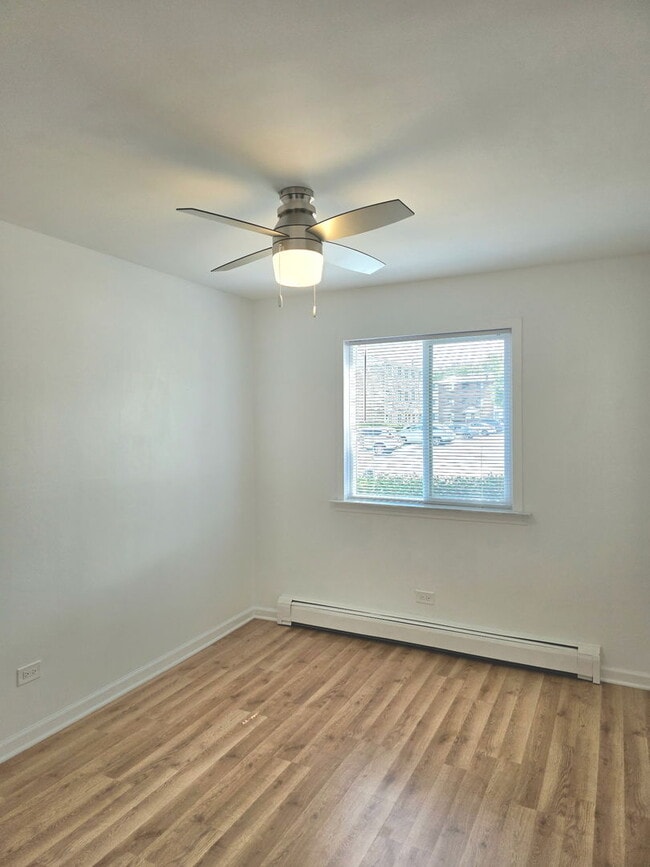 Building Photo - 6 Parkside Ct