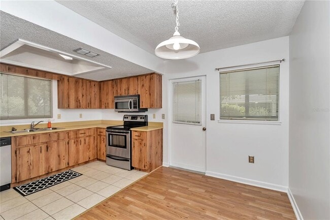 Building Photo - 10060 SW 93rd Ave