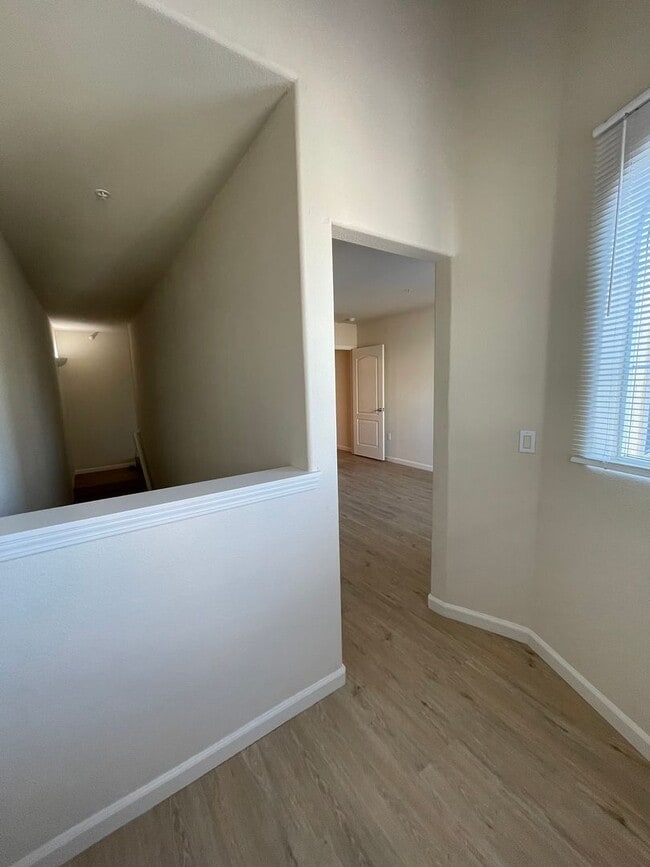 Building Photo - Vessona: Desirable Gated Community: 2bdrm 2bath with Loft!