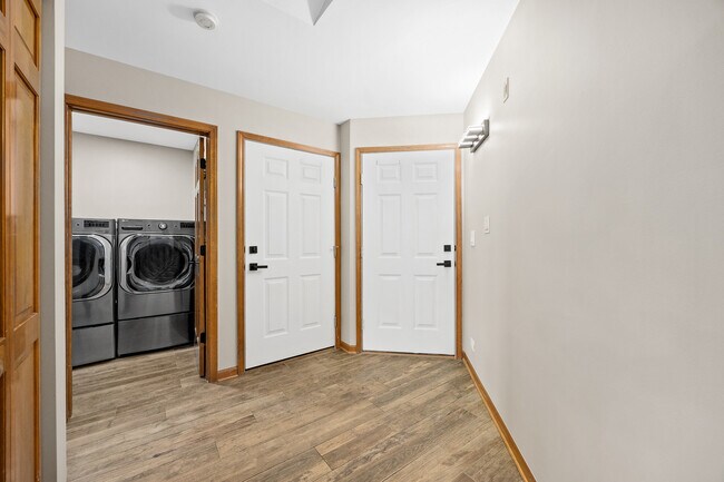 Building Photo - 5S560 Paxton Dr