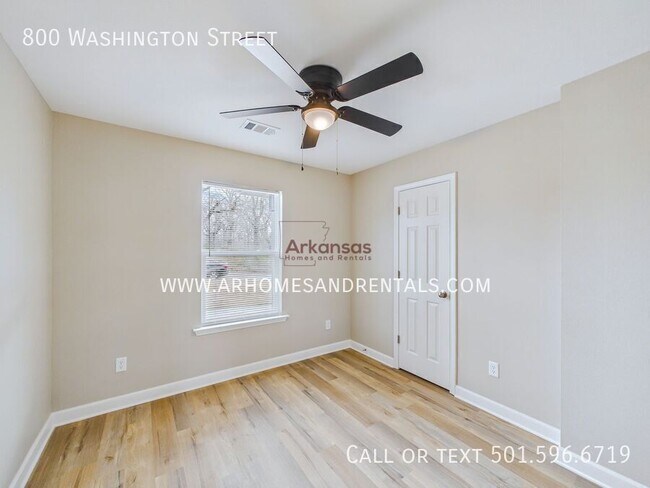 Building Photo - 800 Washington St