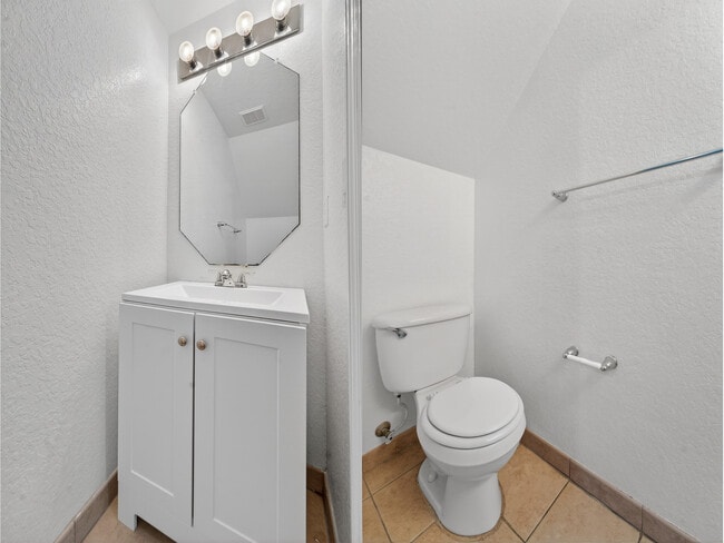 Building Photo - 3635 Sonoma Dr