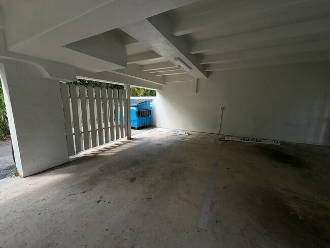 Building Photo - 609 NE 13th Ave