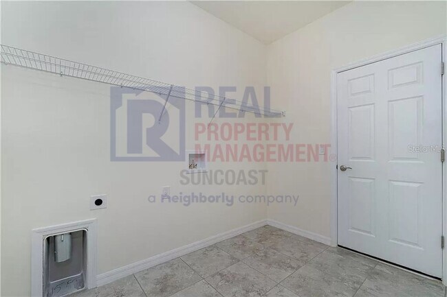 Building Photo - 351 Sweetwater Dr