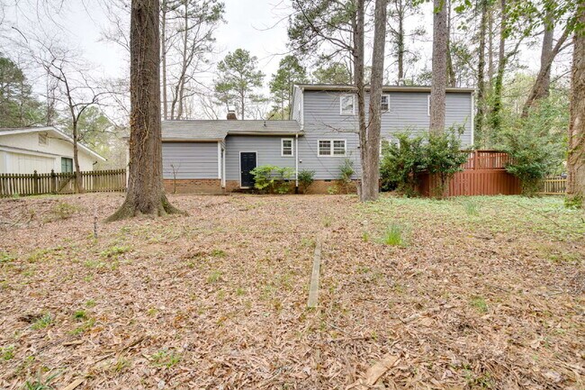 Building Photo - Chapel Hill Retreat: Spacious 4-Bedroom with Fenced-in Backyard