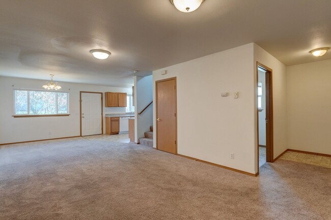 Building Photo - 1245-1431 NW Falls Creek Lp