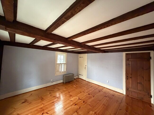 Building Photo - 5 Blossom St