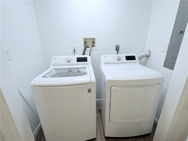 Building Photo - 3 Edyth St