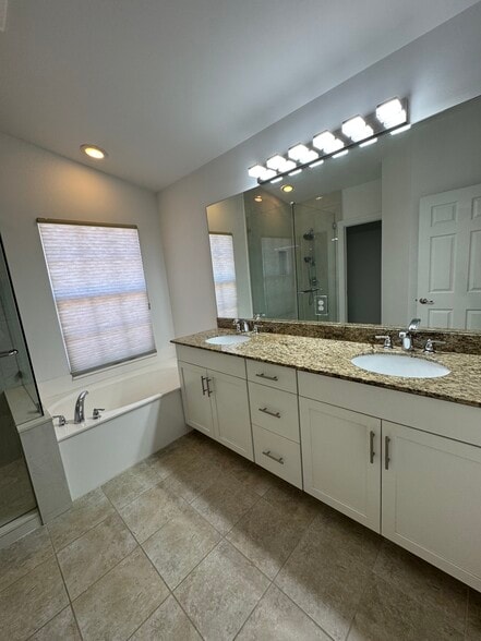 Building Photo - 16177 Poppyseed Cir