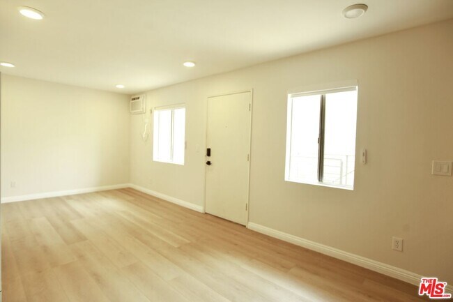 Building Photo - 833 Orange Grove Ave