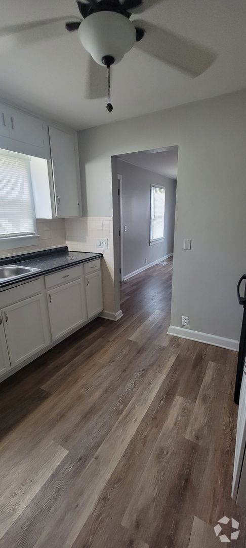 Building Photo - Newly Updated Spacious Two Bedroom w/Bonus...