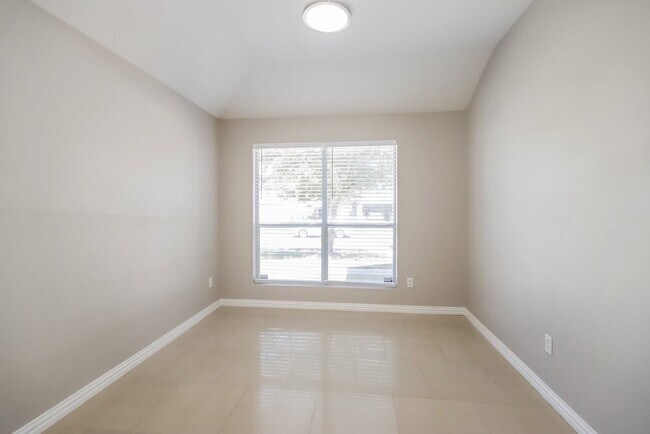 Building Photo - 7310 Fox Scene Dr