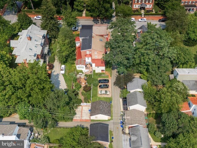 Building Photo - 318 N Matlack St