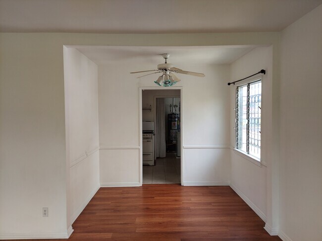 Building Photo - 721 N Harper Ave