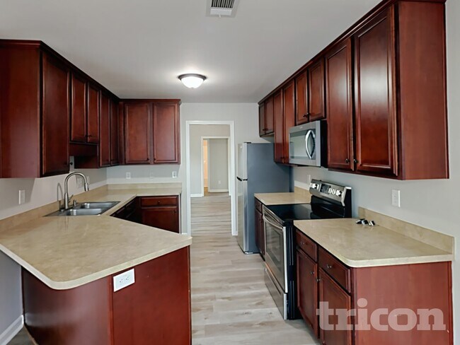 Building Photo - 104 Logan Creek Ct