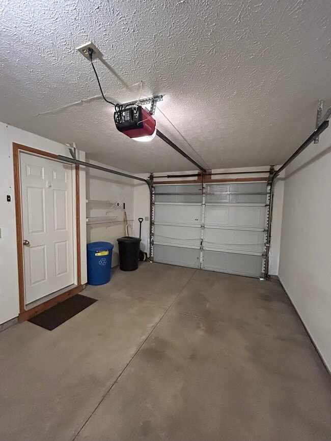 Building Photo - 651 Sturbridge Dr
