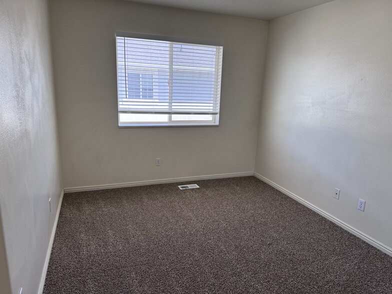 Building Photo - 1392 N 260 W