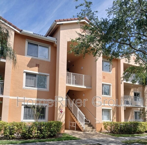 Building Photo - 261 SW Palm Dr