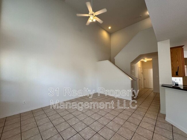 Building Photo - 900 Englewood Ln