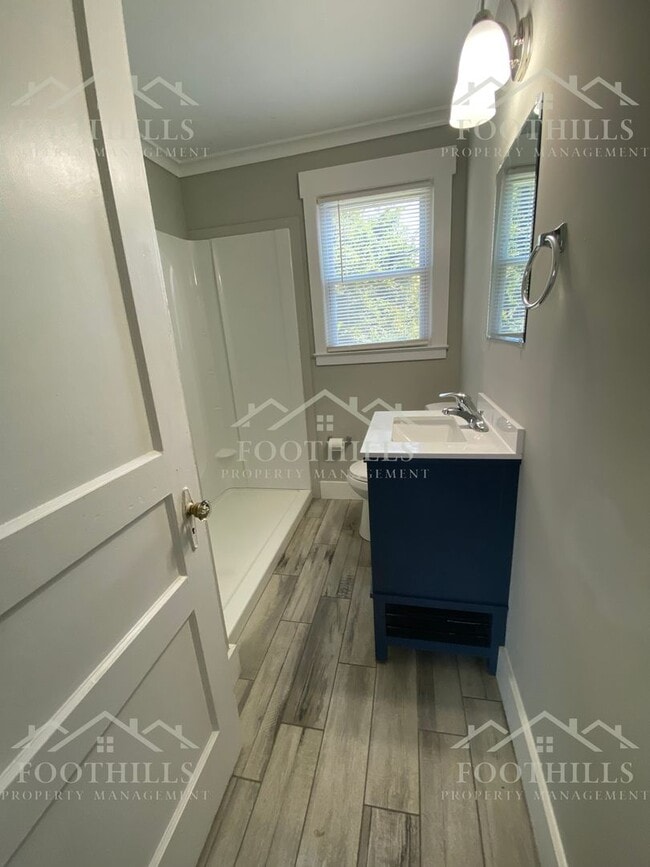 Building Photo - 2-Bed Single-Family Home with Granite Coun...