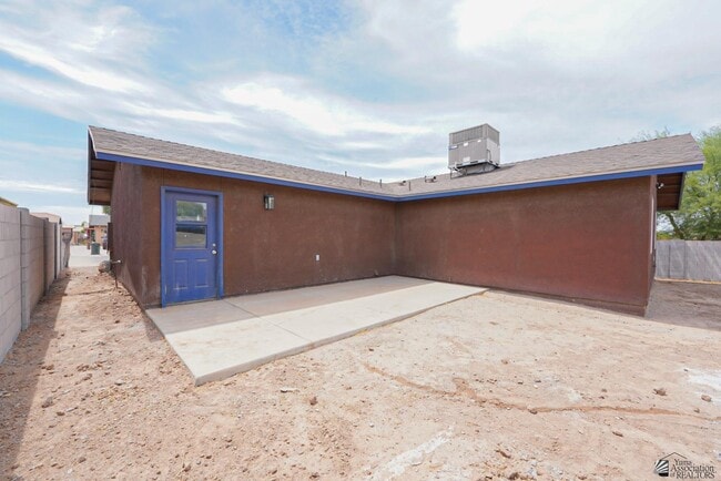 Building Photo - 604 Yucca St