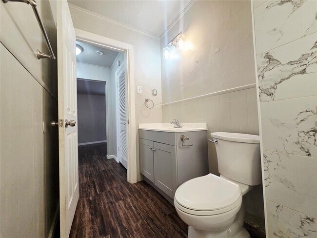Building Photo - 307 E Kittyhawk Dr