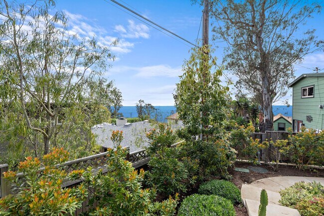 Building Photo - Modern Coastal Lease in Top of the World