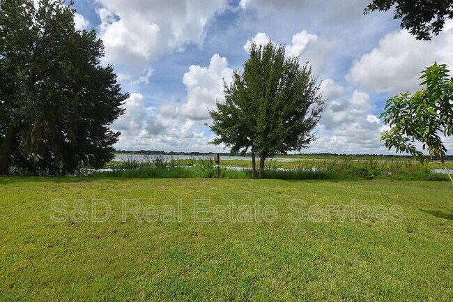 Building Photo - 561 Lake Bonny Dr E