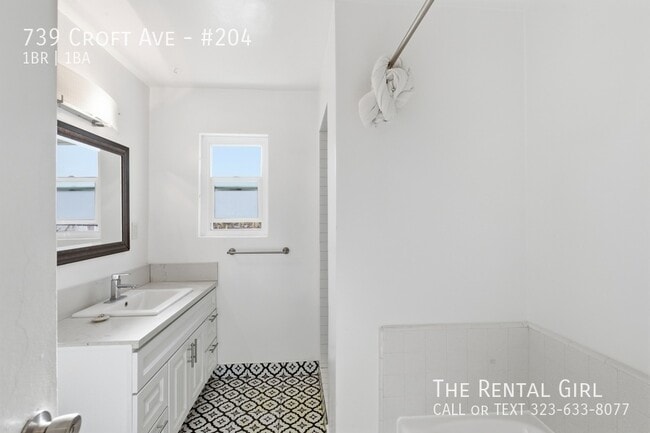 Building Photo - 739 Croft Ave