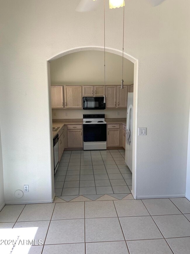 Building Photo - 9069 W Behrend Dr