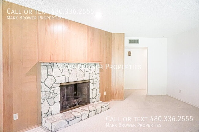 Building Photo - 8726 E Sells Dr