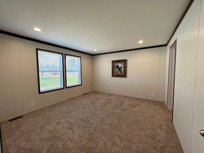 Building Photo - 5144 Chantelle Dr