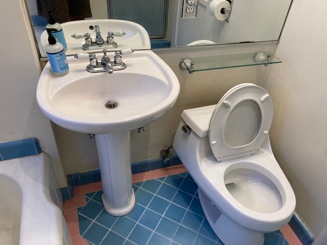 Art Deco type styling - 4454 Laurelgrove Ave