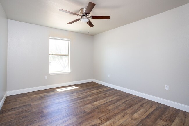 Building Photo - $300 OFF 1ST MONTH RENT IF YOU MOVE IN WIT...