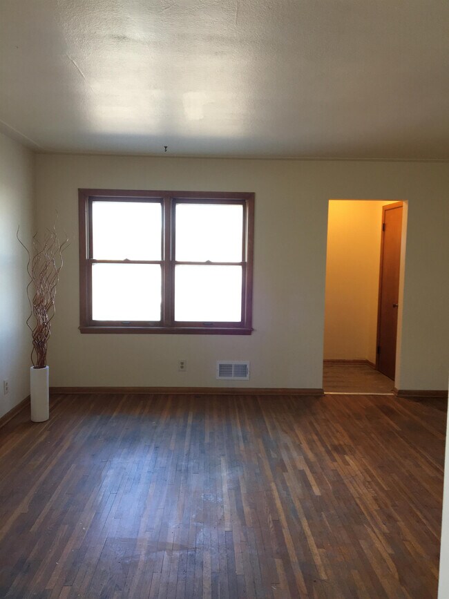 Building Photo - 5608 S 28th Ave