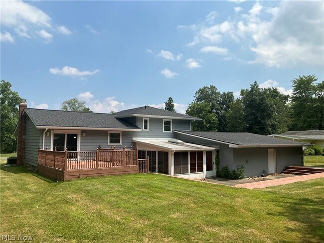 Building Photo - 3732 Maplecrest Rd