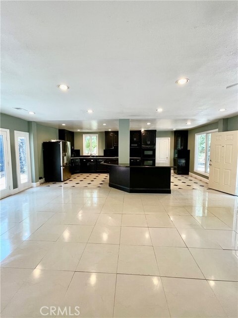 Building Photo - 30576 Farmington Rd