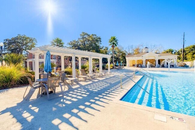 Building Photo - 2252 Beach Dr