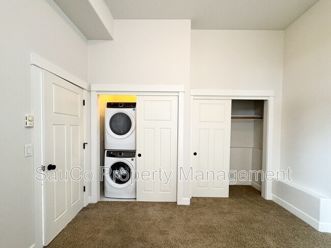 Building Photo - 3340 SW 12th Ave