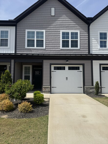 Front - 605 Marshskip Way