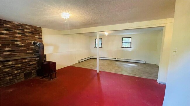 Building Photo - 1069 Green End Ave