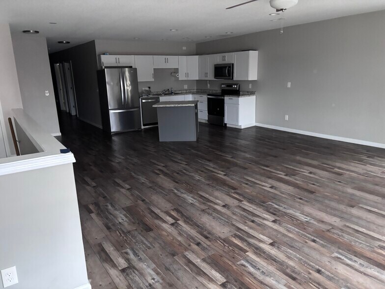 Building Photo - 512 N 2nd St