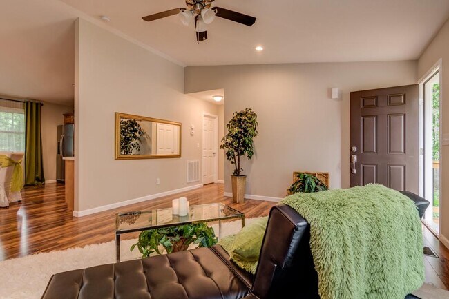 Building Photo - 15 Sand Hill School Rd