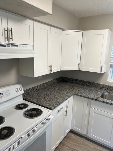 Building Photo - 1 Bed/1 Bath - Unit 4